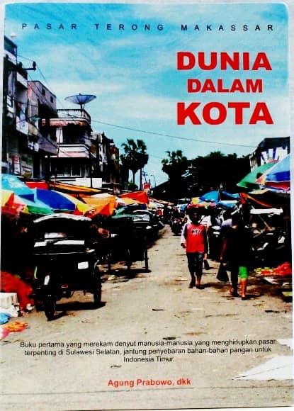 PASAR TERONG MAKASSAR: DUNIA DALAM KOTA